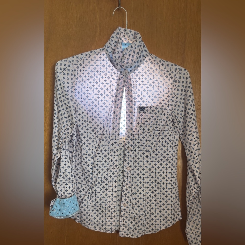 Cinch women’s button down rodeo shirt.